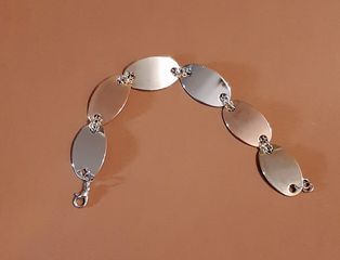 Βραχιολι ατσαλινο με τριχρωμια  ροζ κιτρινο ασπρο.Μηκος 21 εκ.