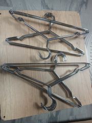 Κρεμάστρες 250τεμ. νίκελ μεταλλικές & 40τεμ. για παντελόνια