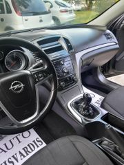 Opel Insignia 2010-thumb-11