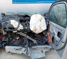 Toyota Yaris Ταμπλο και 1 Δεξια Πορτα