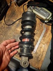 γνήσιο πίσω αμορτισέρ cb600f hornet pc41