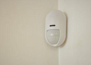 Yale Indoor Motion Sensor Infrared sensor Wireless Wall White-thumb-2