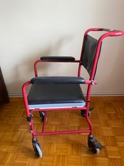 Καρέκλα τροχήλατη αδιάβροχη με wc