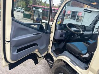 Ανατροπή Mitsubishi 2012 FUSO-thumb-12