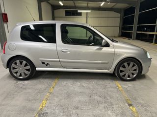 Renault Clio 2005 2.0 16V 183PS PHASE III-thumb-1