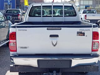 Toyota Hilux 2015-thumb-5