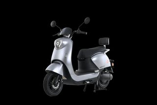 Yadea M6L 2025 ΣΕ 2 ΧΡΩΜΑΤΑ!