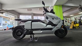 Bmw CE 04 2022-thumb-13