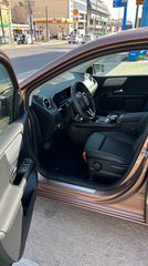 Mercedes-Benz B 250 2023 e-thumb-10