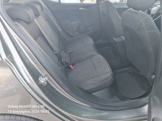 Opel Astra 2018-thumb-17