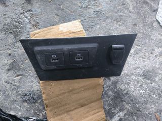 DACIA DUSTER 2020 ΘΥΡΑ USB 682640040R
