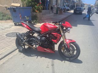 Triumph Street Triple 675 2011