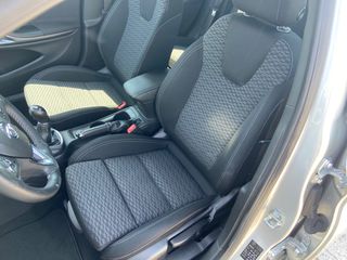 Opel Astra 2016-thumb-11