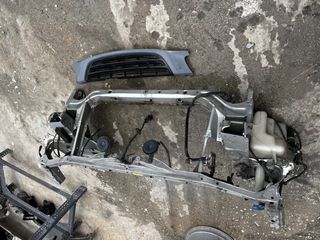 μετοπη toyota avensis 2001