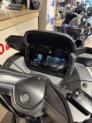 Yamaha XMAX 300 2026 ΝΟΥΛΑΣ ΔΩΡΑ 500€-thumb-5