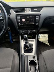 Skoda Octavia 2015 1600cc tdi-thumb-9