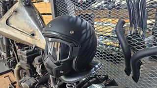 ΚΡΑΝΟΣ 3/4 RetroMoto!!! ΜΑΥΡΟ ΜΑΤ ΑΝΔΡΙΚΟ ΚΑΙ ΓΥΝΑΙΚΕΙΟ old school classic vintage Custom project Cafe Racer Tracker chopper bobber scooter