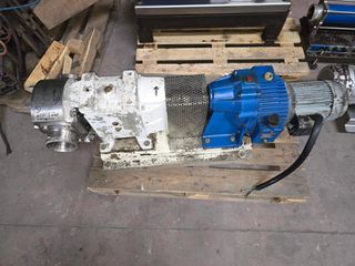 ΠΕΡΙΣΤΡΟΦΙΚΗ ΑΝΤΛΙΑ ΛΟΒΟΥ ΑΝΟΞΕΙΔΩΤΗ  LOBE PUMP, του Ιταλικού οίκου ‘’PUREFLO’’ Τύπος: D2 5835 SERIAL N. (μεταχειρισμένη, ώς έχει, σε λειτουργική κατάσταση)