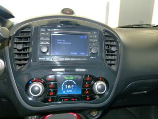 Nissan Juke 2011 TEKNA-thumb-31
