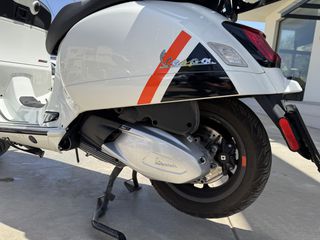 Piaggio Vespa GTS 300 2024 GTS-thumb-4