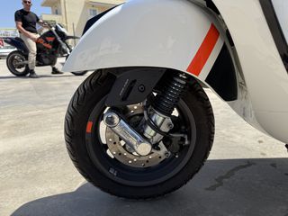 Piaggio Vespa GTS 300 2024 GTS-thumb-5