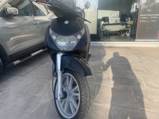 Piaggio Beverly 250 2004 M 28-thumb-1