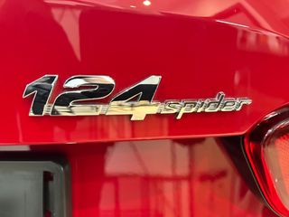 Fiat 124 Spider 2016 Limited Edition No120-thumb-1