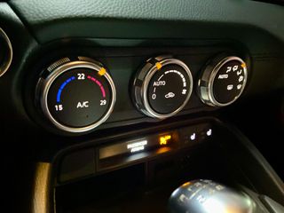 Fiat 124 Spider 2016 Limited Edition No120-thumb-34