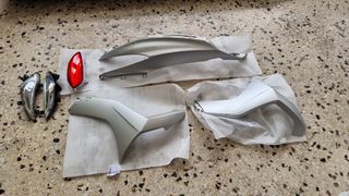Πλαστικά από Beverly 400...-thumb-1