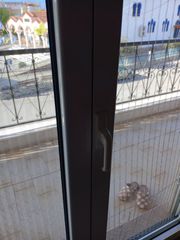 ΠΩΛΟΥΝΤΑΙ ΚΟΥΦΩΜΑΤΑ ΑΛΟΥΜΙΝΙΟΥ ΜΕ ΔΙΠΛΑ ΤΖΑΜΙΑ ΣΕ ΛΕΥΚΟ ΧΡΩΜΑ
