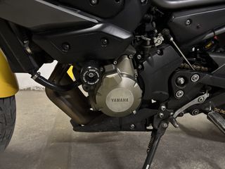 Yamaha XJ6 2011 xj6-thumb-1