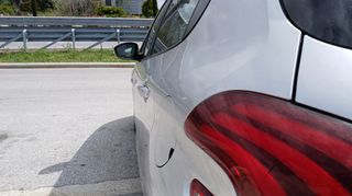 Peugeot 208 2016 DIESEL-thumb-12