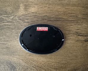 Γνησιο Σήμα μάσκας χρωμίου TOYOTA κουμπωτό 15x10cm και σε ακόμη 14 διαστάσεις  Κατάλληλο για Toyota Yaris-Auris-Aygo-Yaris Cross-Avensis-Corolla-Hilux-Verso-thumb-2