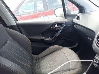 Peugeot 208-thumb-1