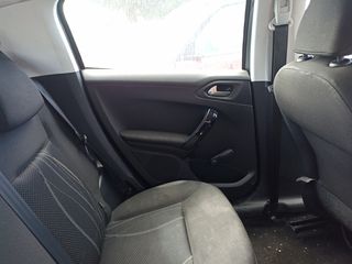 Peugeot 208-thumb-2