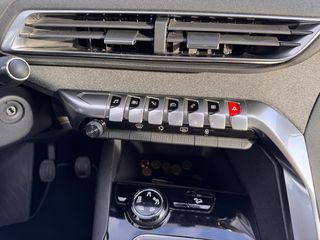 Peugeot 3008 2018-thumb-16