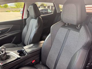 Peugeot 3008 2018-thumb-27
