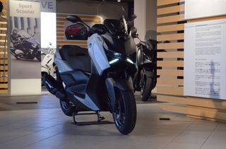 Yamaha XMAX 300 2026-thumb-1