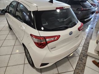Toyota Yaris 2017 HYBRID-thumb-2