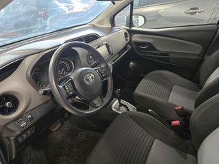 Toyota Yaris 2017 HYBRID-thumb-3