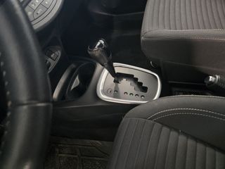 Toyota Yaris 2017 HYBRID-thumb-4