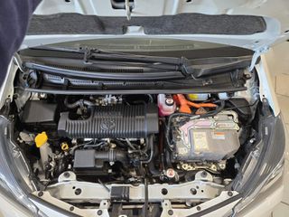 Toyota Yaris 2017 HYBRID-thumb-5