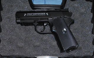 ΠΩΛΕΙΤΑΙ  ΠΙΣΤΟΛΙ UMAREX COLT DEFENDER CO2 4.5MM