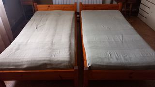 Κρεβάτια μονά από μασίφ ξύλο Σουηδικό ( 2 τμχ. )