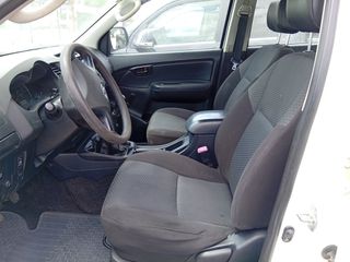 Toyota Hilux 2016-thumb-6
