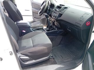 Toyota Hilux 2016-thumb-9