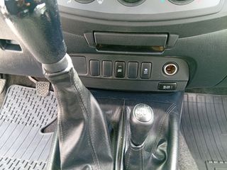 Toyota Hilux 2016-thumb-11