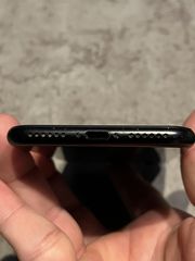 Apple IPhone SE 2020-thumb-6