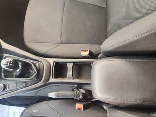 Ford Focus 2018 Cool & Connect-thumb-37