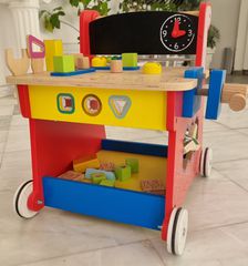 Πωλείται ξύλινος παιδικός πάγκος εργασίας